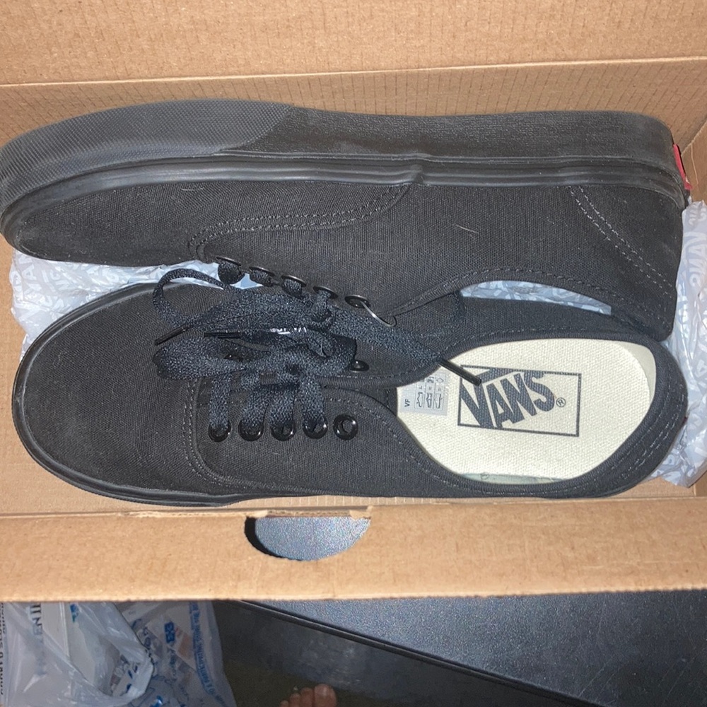 All black low top vans only worn once size 6.5